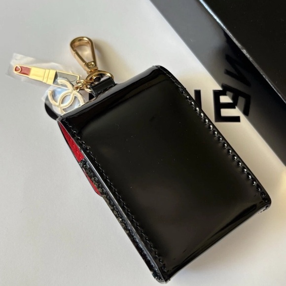 Black Patent Rouge Coco Pouch - Picture 5 of 10
